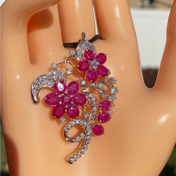 Natural Burmese Ruby and Diamond Broach /Pendent in 18K solid gold - Picture 5 of 11